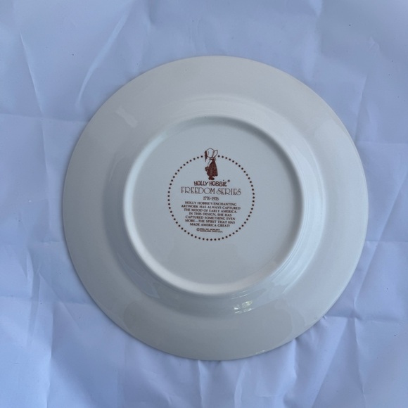 Holly Hobbie Bicentennial Plate - 1976 - Picture 3 of 3